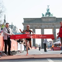 Sifan Hassan (NED), Siegerin mit Streckenrekord beim GENERALI BERLINER HALBMARATHON 2019, Foto SCC EVENTS/Petko Beier