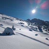 Largoz Skitour 13: Aufstieg. Rechts weitere Berge.