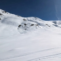 Skitour Heimspitze 03: Je nach Lage kann man nun über einen dieser Hänge aufsteigen. Wir nehmen einen weiter hinten mit besserer Schneelage.