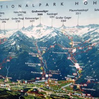 Großvenediger Nordgrat, Bild 01: Die Route führt vom Parkplatz Hopffeldboden im Obersulzbachtal über 14 km auf die Kürsingerhütte (die ersten 10 km sind mit dem Tälertaxi oder MTB möglich). Am nächsten Tag weiter nach links auf den Gletscher, mit abschlie