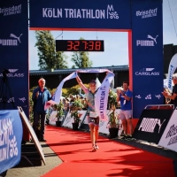 Bianca Bogen siegt beim Köln Triathlon 2025 über die Mitteldistanz