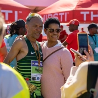 Wayne Spies (Australien/Nedbank) nach dem Zieleinlauf beim Comrades 2023