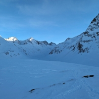 Eiskögele Skitour 40: Über die Schönwieshütte und den breiten Forstweg retour zum Skigebiet.