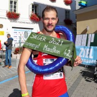 Wolfgangseelauf 2021 Marathon-Sieger Bscheidl. Foto: Hörmandinger