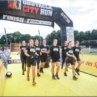 Obstacle City Run Göttingen 2025: Zieleinlauf im Jahnstadion