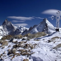 Der 3.724 Meter hohe Tête Blanche mit dem Matterhorn im Hintergrund