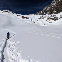 Skitour K2, Bild 17: Links die Route zum K2 und rechts die Route zum Rostizkogel (+ 140 Höhenmeter).