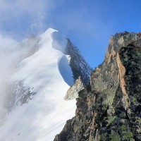 Bernina-Überschreitung 30: Es wurde zwar schon ordentlich an Höhe gewonnen, doch bis zum Gipfel ist es noch sehr weit