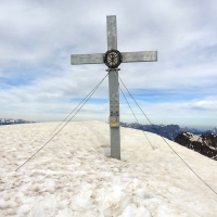 Das Gipfelkreuz Gößeck auf gut 2.200 Metern Höhe