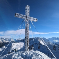 Fundusfeiler Gipfelkreuz im Winter 2024
