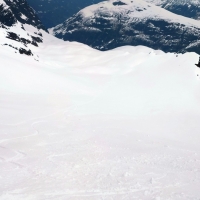 Eiskögele Skitour 37: Blick vom Steigende auf die lange Talabfahrt.