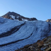 Hintere Schwärze - Normalweg 07: Links am Gletscher und nicht wie hier rechts am Steingeröll